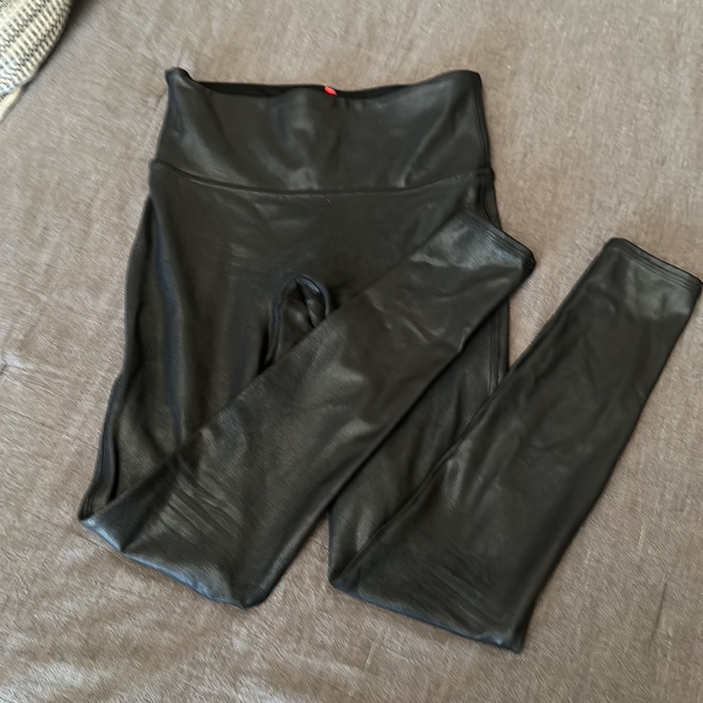 SPANX FAYX LEATHER LEGGINGS. BLACK. S